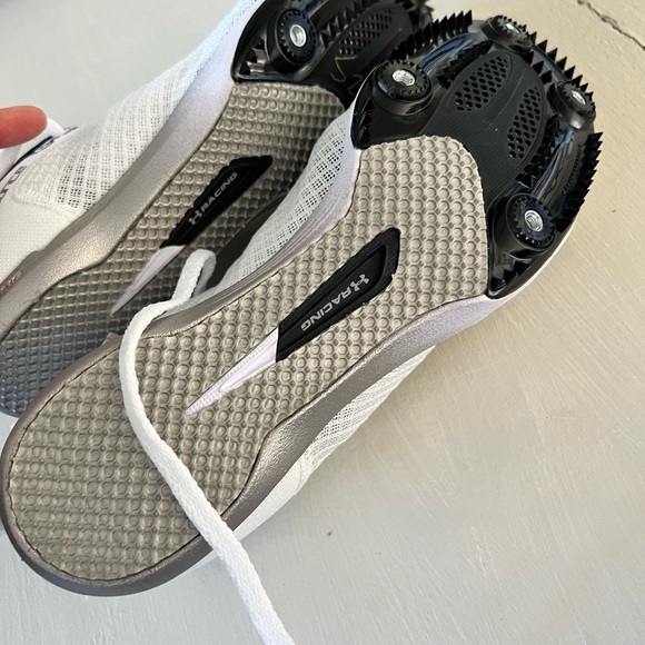 NWT: Under Armour Unisex Adult-Kick Distance 4 Track Spikes white M 10/ W 11.5 - Picture 3 of 7